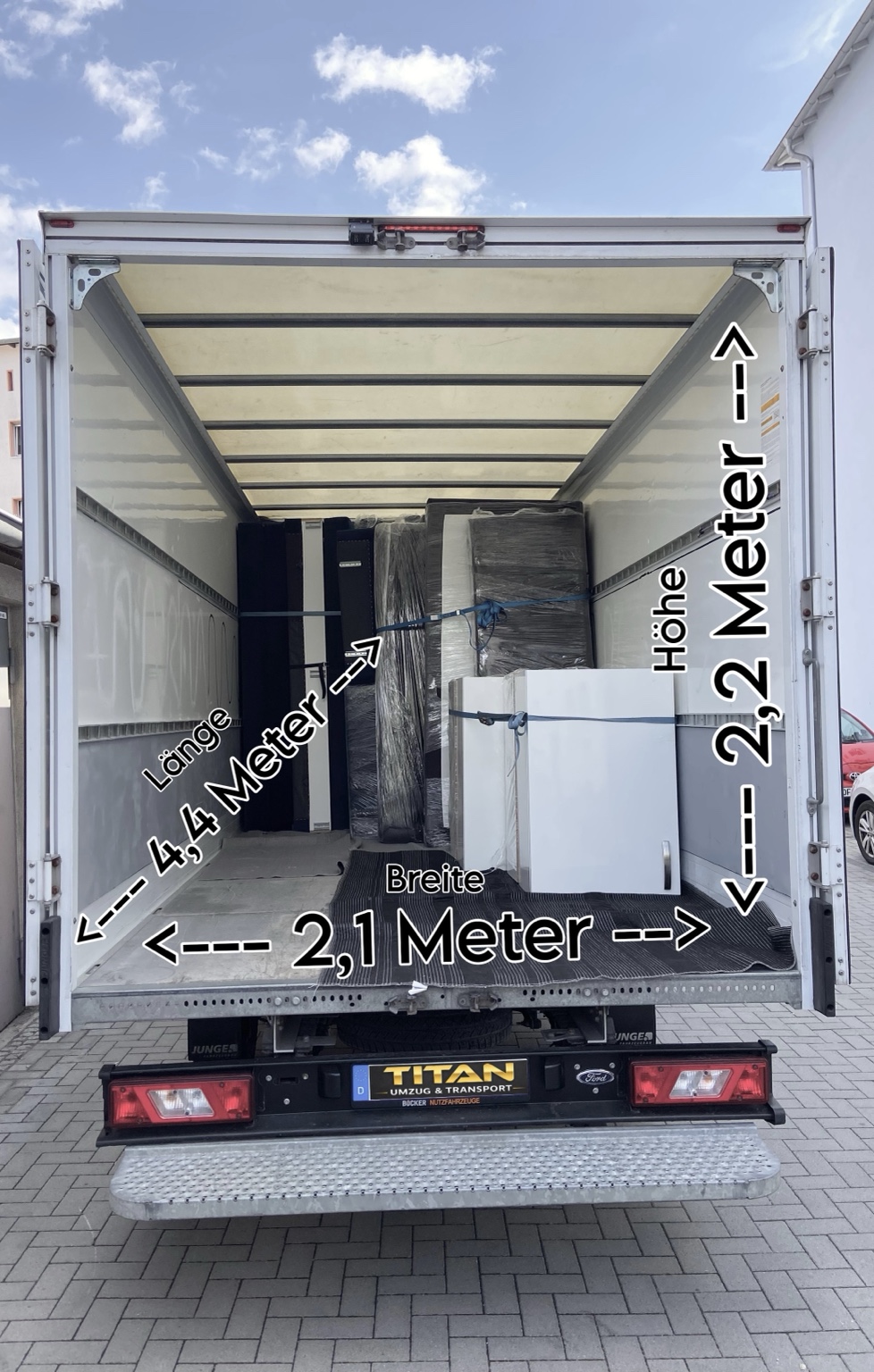 TITAN Transportfahrzeug – Laderaum und Maße